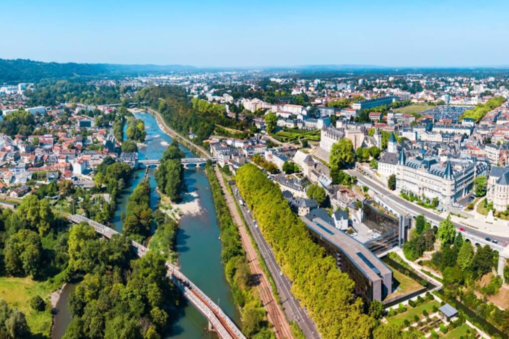 Onloc - Appart Reveil Proche Halles Avec Parking Pau Buitenkant foto